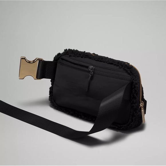 Lululemon Everywhere Fleece Belt Bag - Picture 3 of 6